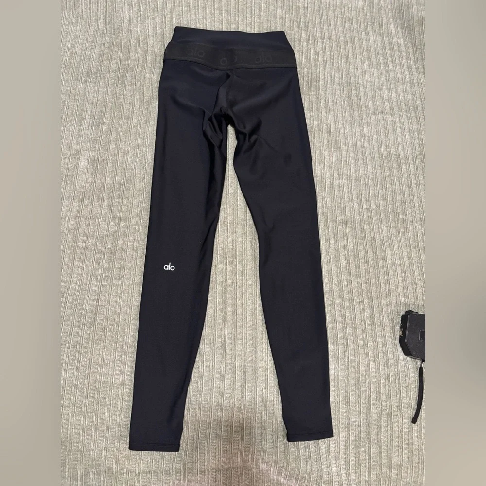 ALO Yoga Classic Airlift Logo Black Leggings - Picture 6 of 8